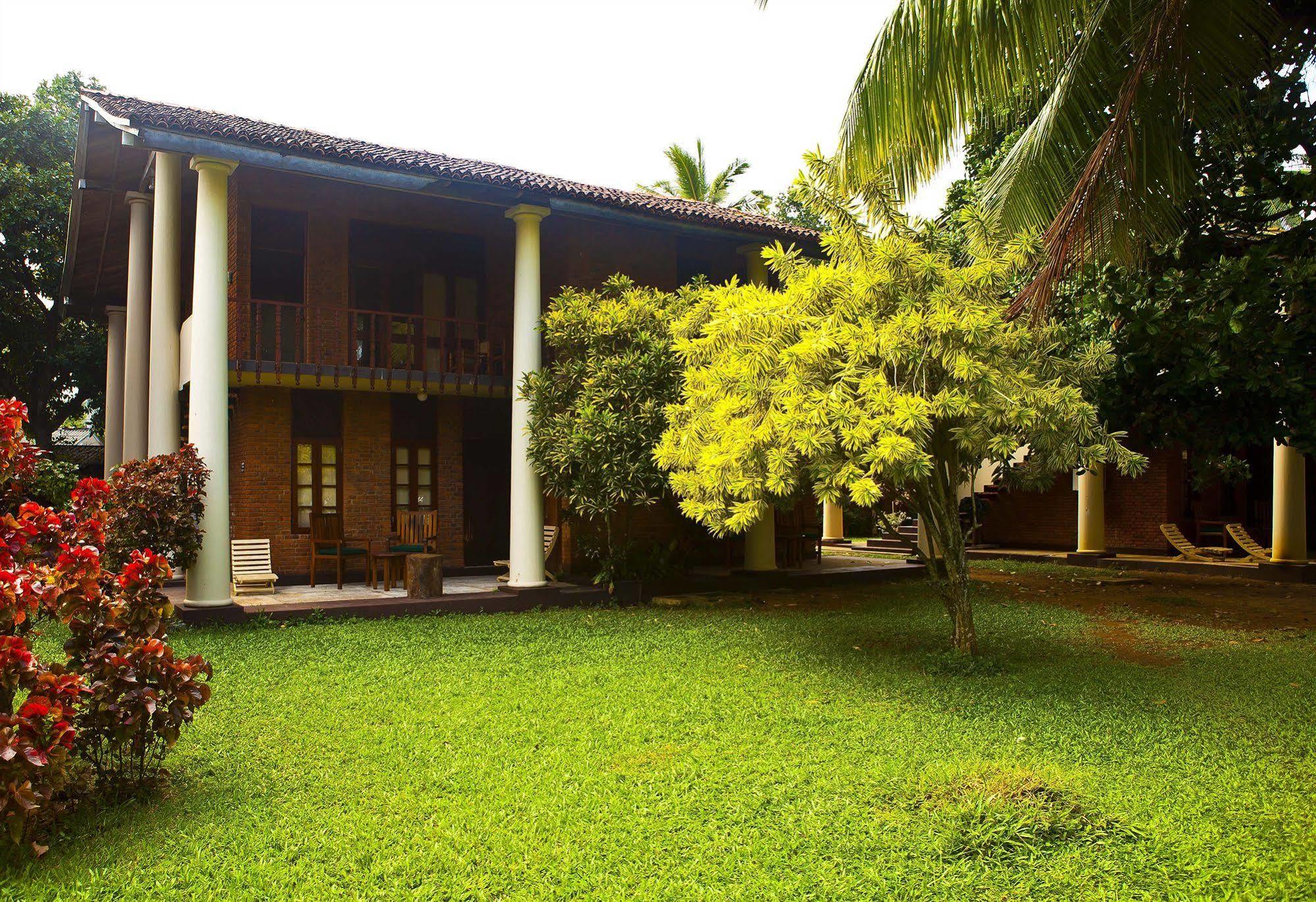 Yoho Rivi Ras Hotel Dehiwala-Mount Lavinia Esterno foto